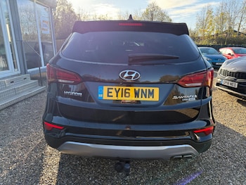 Used Hyundai Santa Fe 2016 for sale - 76996184: Photo