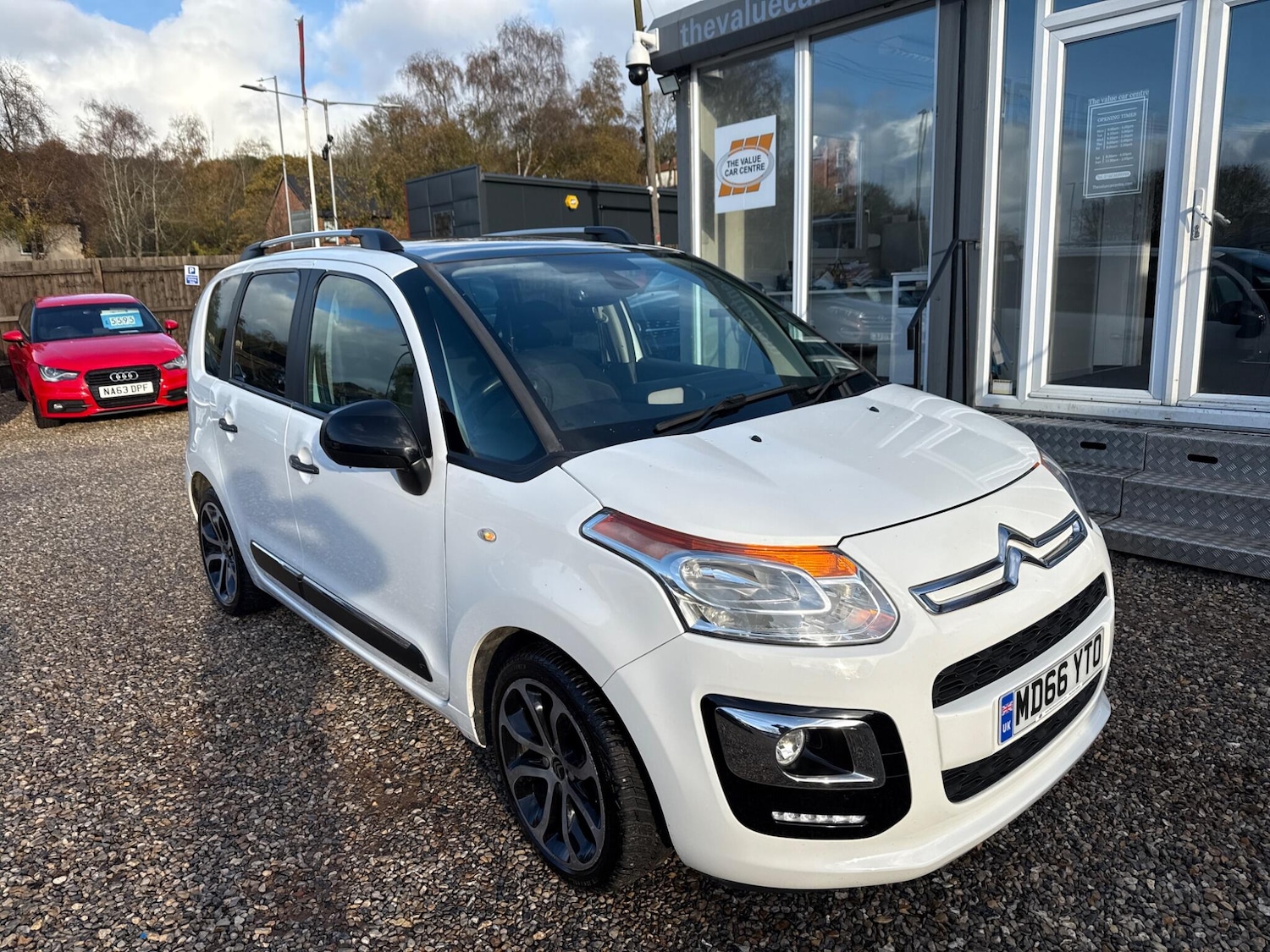 Used Citroen C3 Picasso 2017 for sale - 76585526: Photo 1