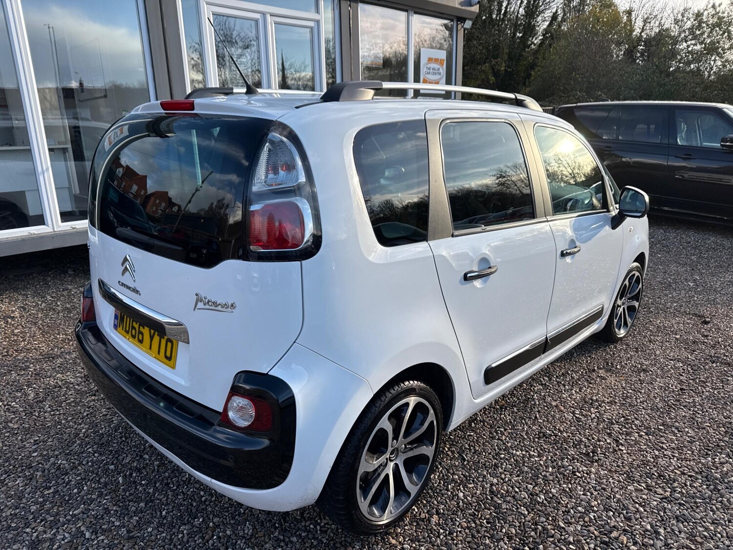 Used Citroen C3 Picasso 2017 for sale - 76585526: Photo 4