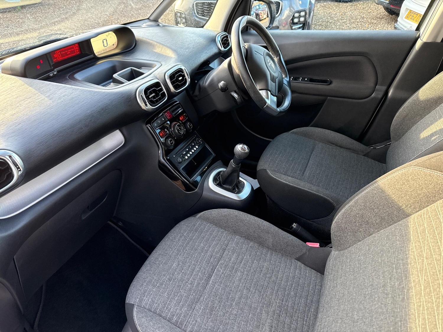 Used Citroen C3 Picasso 2017 for sale - 76585526: Photo 8