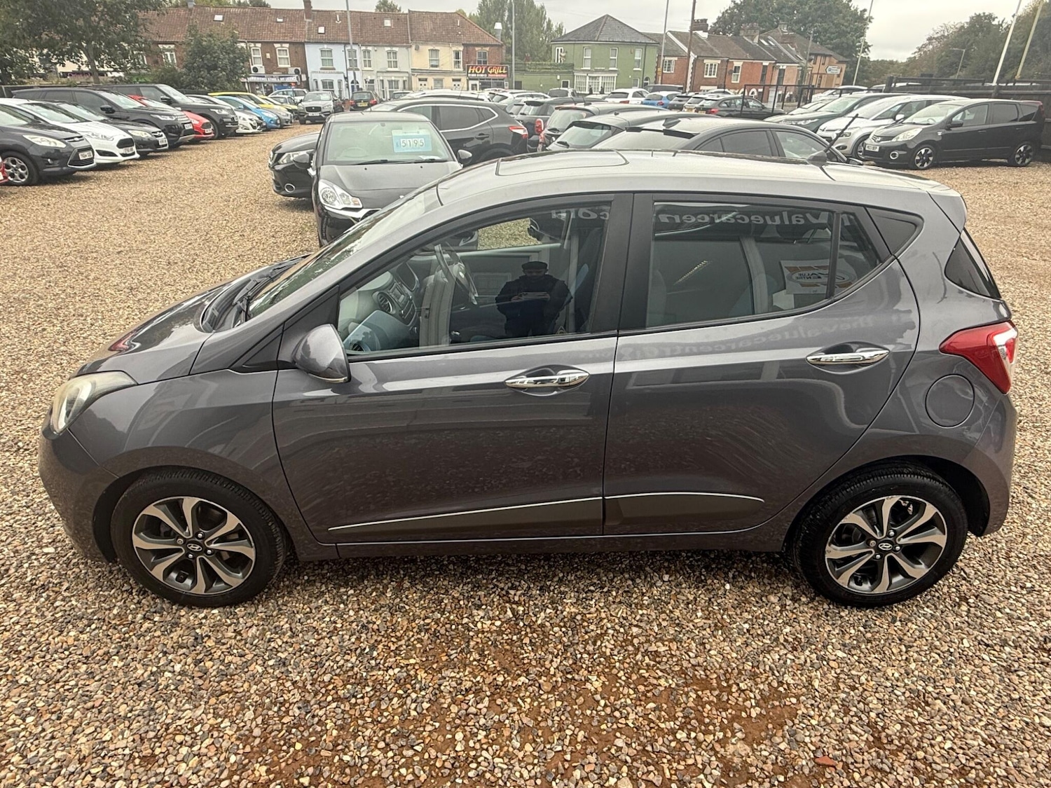 Used Hyundai i10 2015 for sale - 76152595: Photo 6