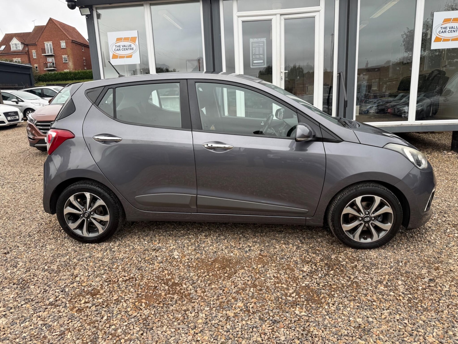 Used Hyundai i10 for sale - 76989282: Photo 2