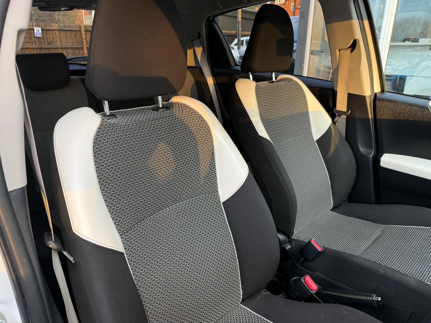 Used Toyota Yaris 2013 for sale - 76913966: Photo 8