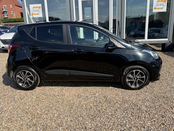 Used Hyundai i10 2018 for sale - 79441844: Photo