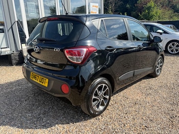Used Hyundai i10 2018 for sale - 79441844: Photo