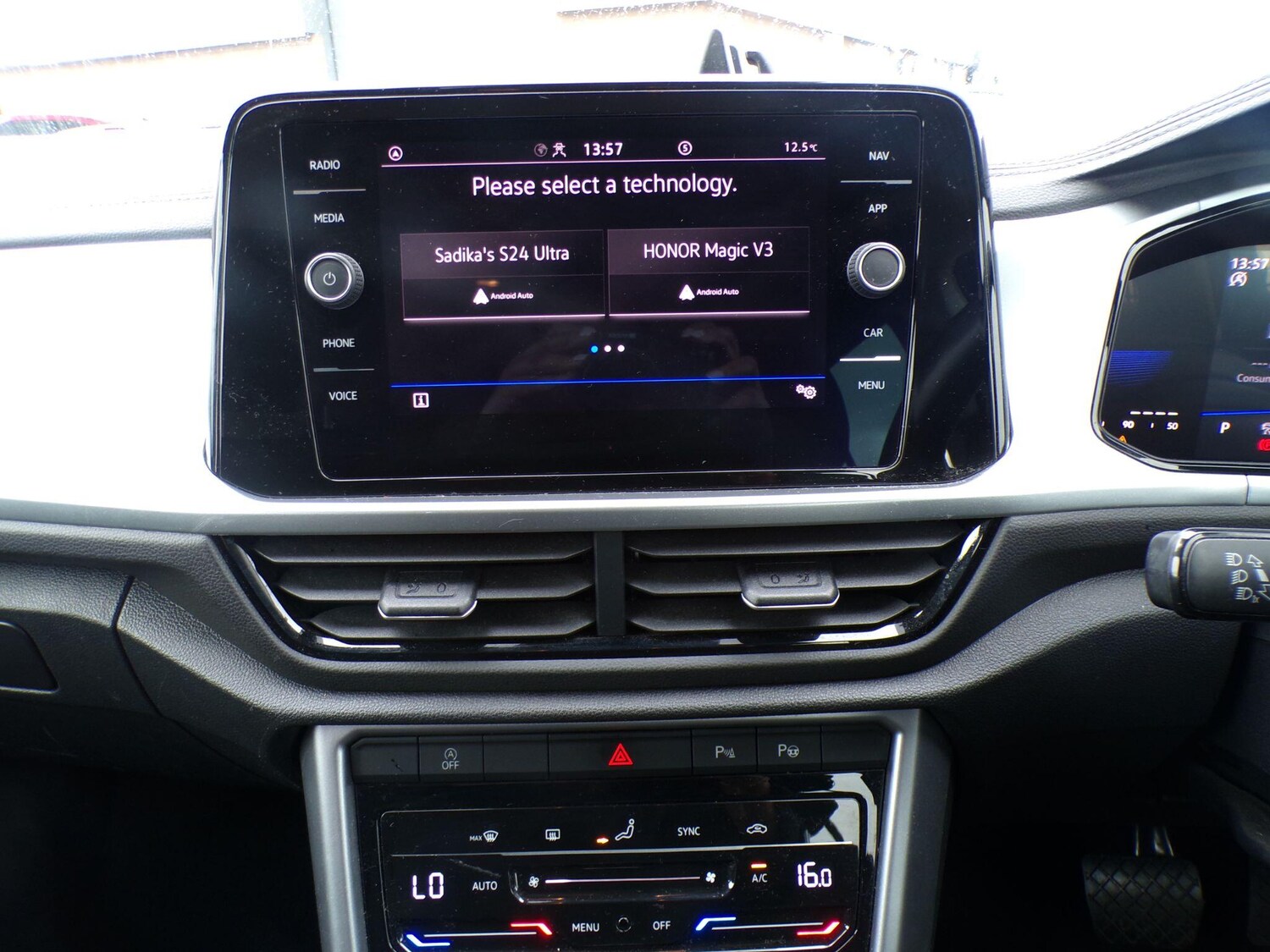 Used Volkswagen T-Roc 2023 for sale - 78157006: Photo 20