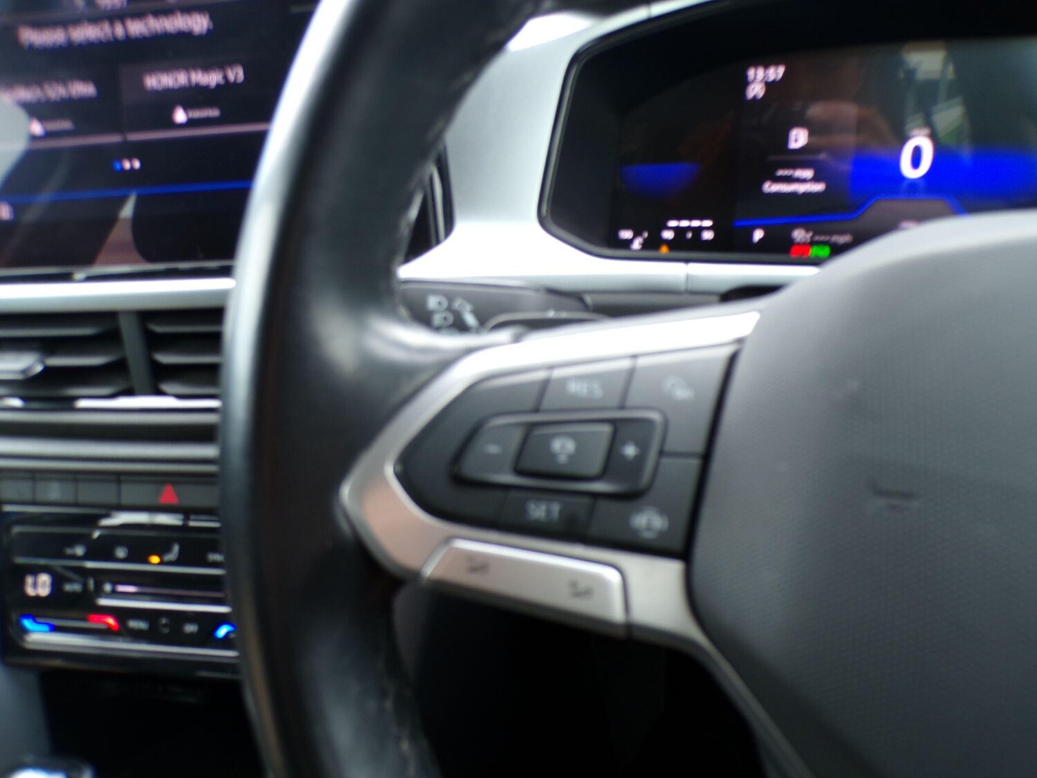 Used Volkswagen T-Roc 2023 for sale - 78157006: Photo 24