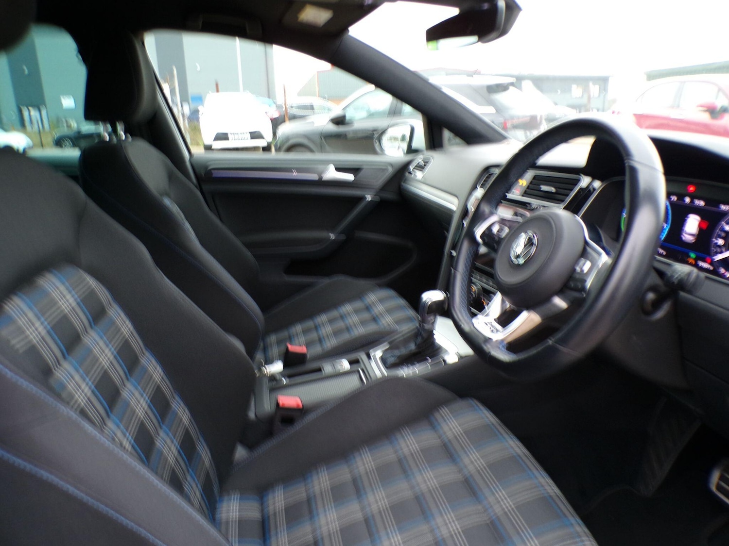 Used Volkswagen Golf 2017 for sale - 76485667: Photo 11