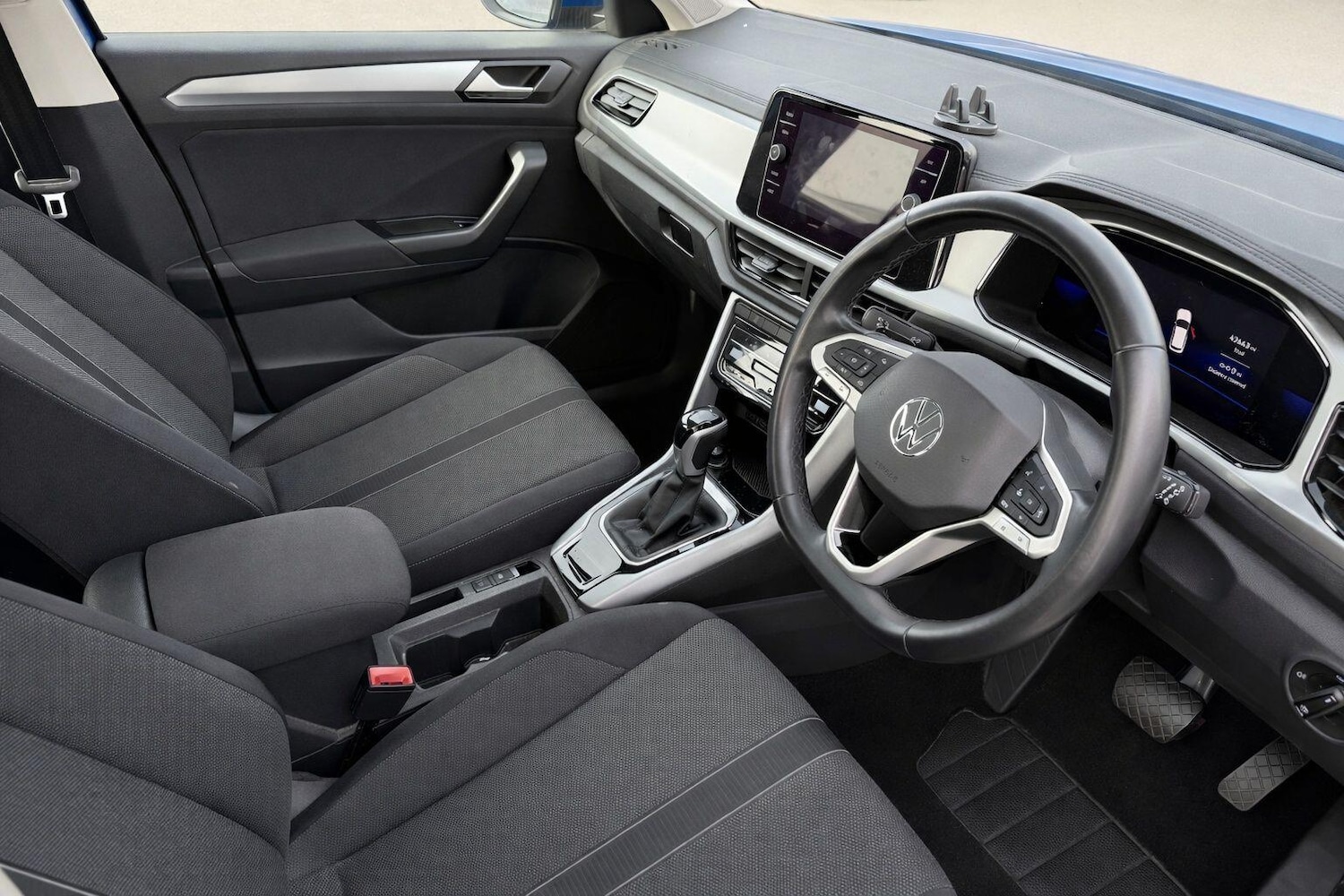 Used Volkswagen T-Roc 2023 for sale - 77982638: Photo 2