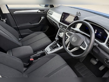 Used Volkswagen T-Roc 2023 for sale - 77982638: Photo