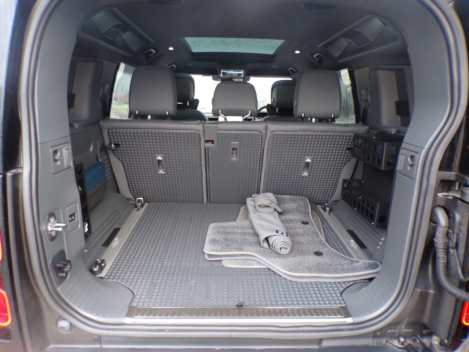 Used Land Rover Defender 2023 for sale - 77016234: Photo 10