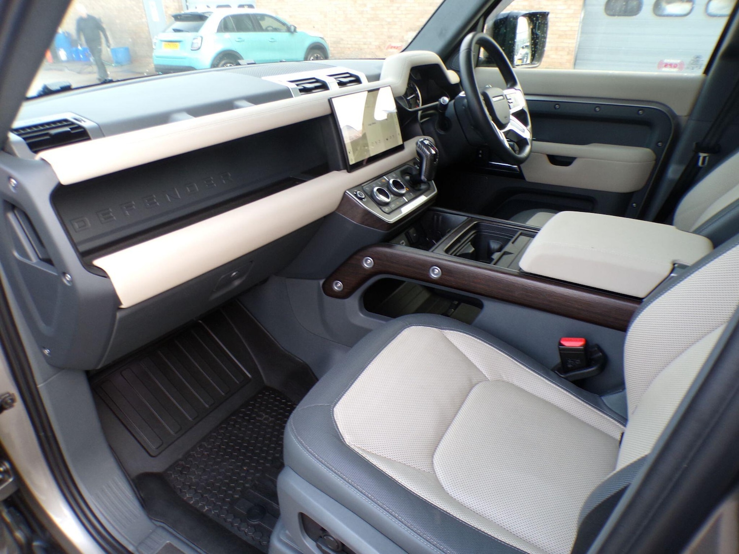 Used Land Rover Defender 2023 for sale - 77016234: Photo 15