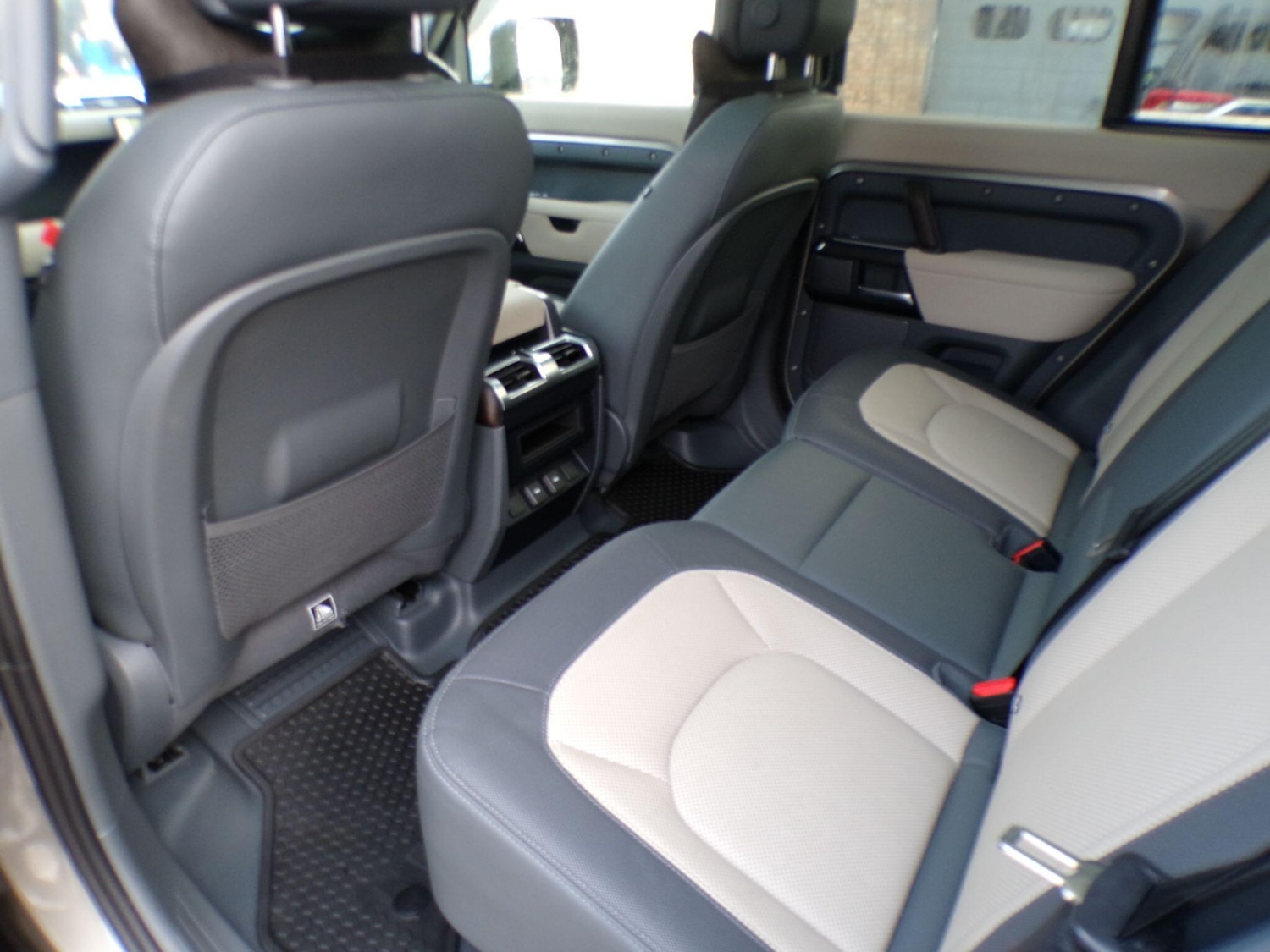 Used Land Rover Defender 2023 for sale - 77016234: Photo 17