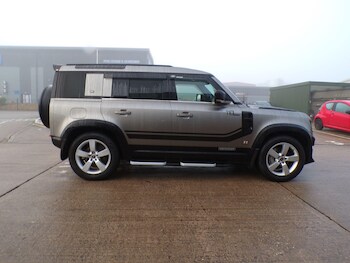 Used Land Rover Defender 2023 for sale - 77016234: Photo