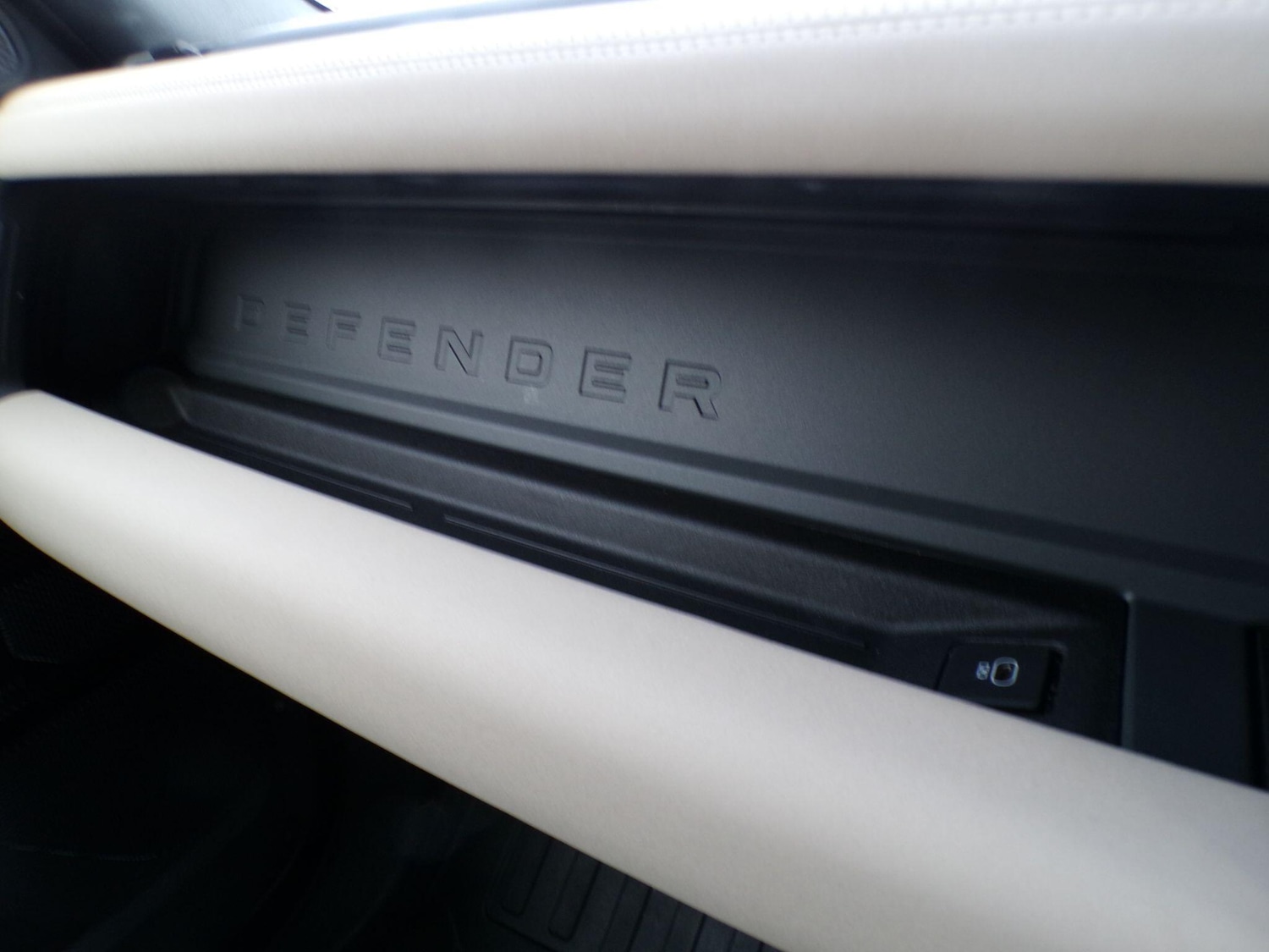 Used Land Rover Defender 2023 for sale - 77016234: Photo 31