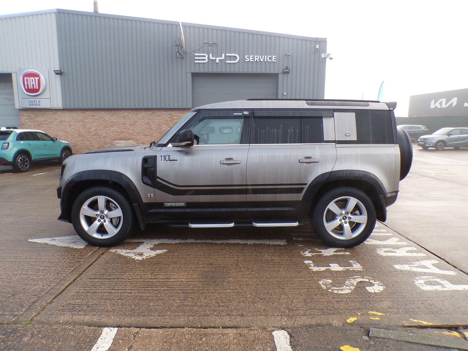 Used Land Rover Defender 2023 for sale - 77016234: Photo 6