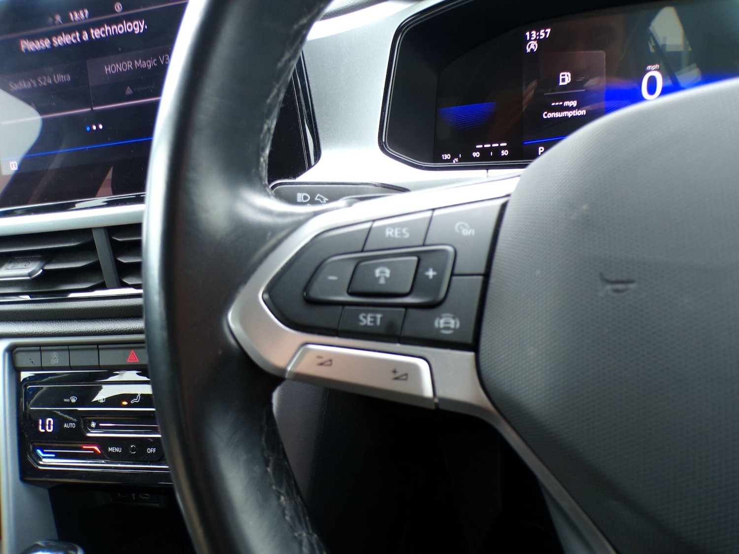 Used Volkswagen T-Roc 2023 for sale - 78086204: Photo 25