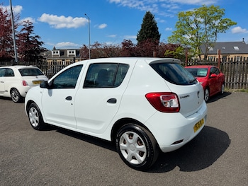 Used Dacia Sandero 2016 for sale - 78764393: Photo
