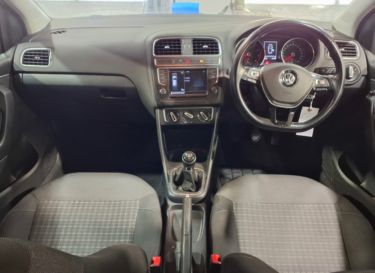 Used Volkswagen Polo 2015 for sale - 77300896: Photo 2