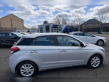 Used Hyundai i20 2017 for sale - 78196574: Photo