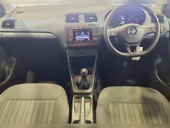 Used Volkswagen Polo 2015 for sale - 77460576: Photo