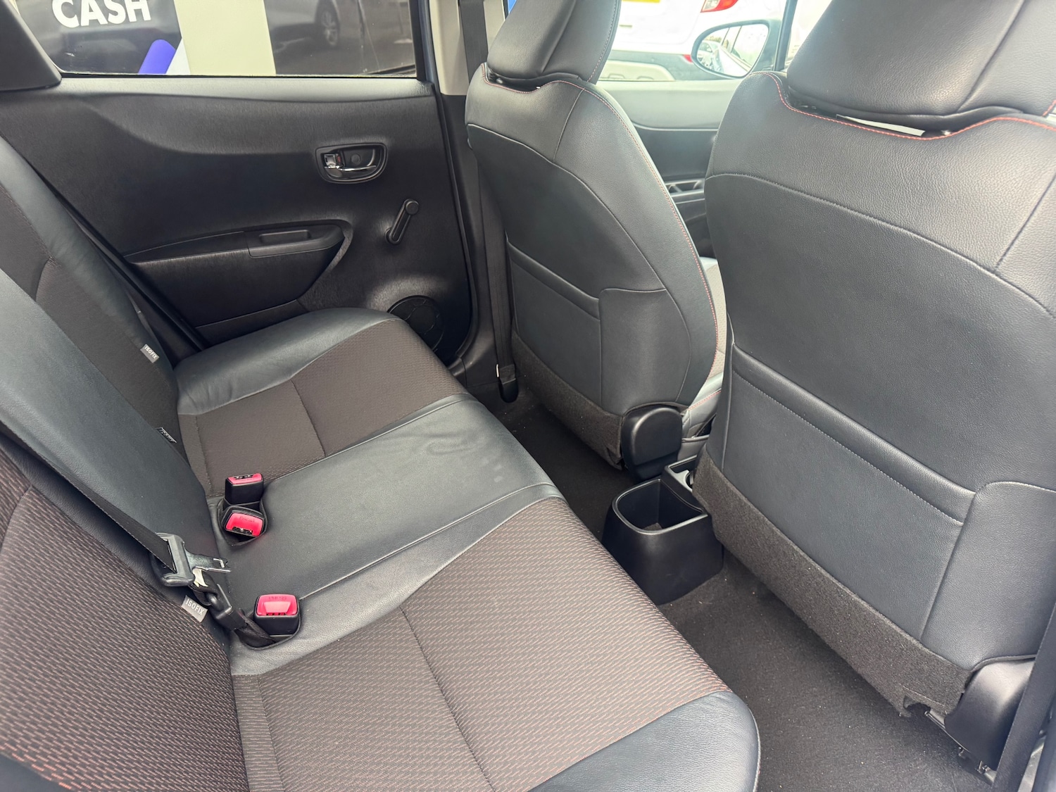 Used Toyota Yaris 2012 for sale - 77417972: Photo 9