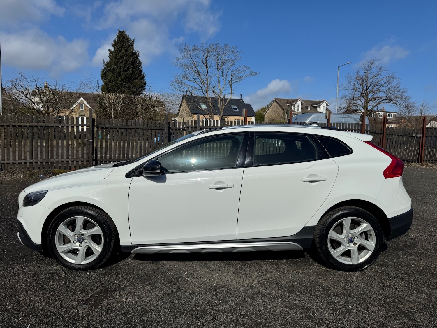 Used Volvo V40 2015 for sale - 77980644: Photo 2