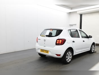 Used Dacia Sandero 2017 for sale - 76946309: Photo