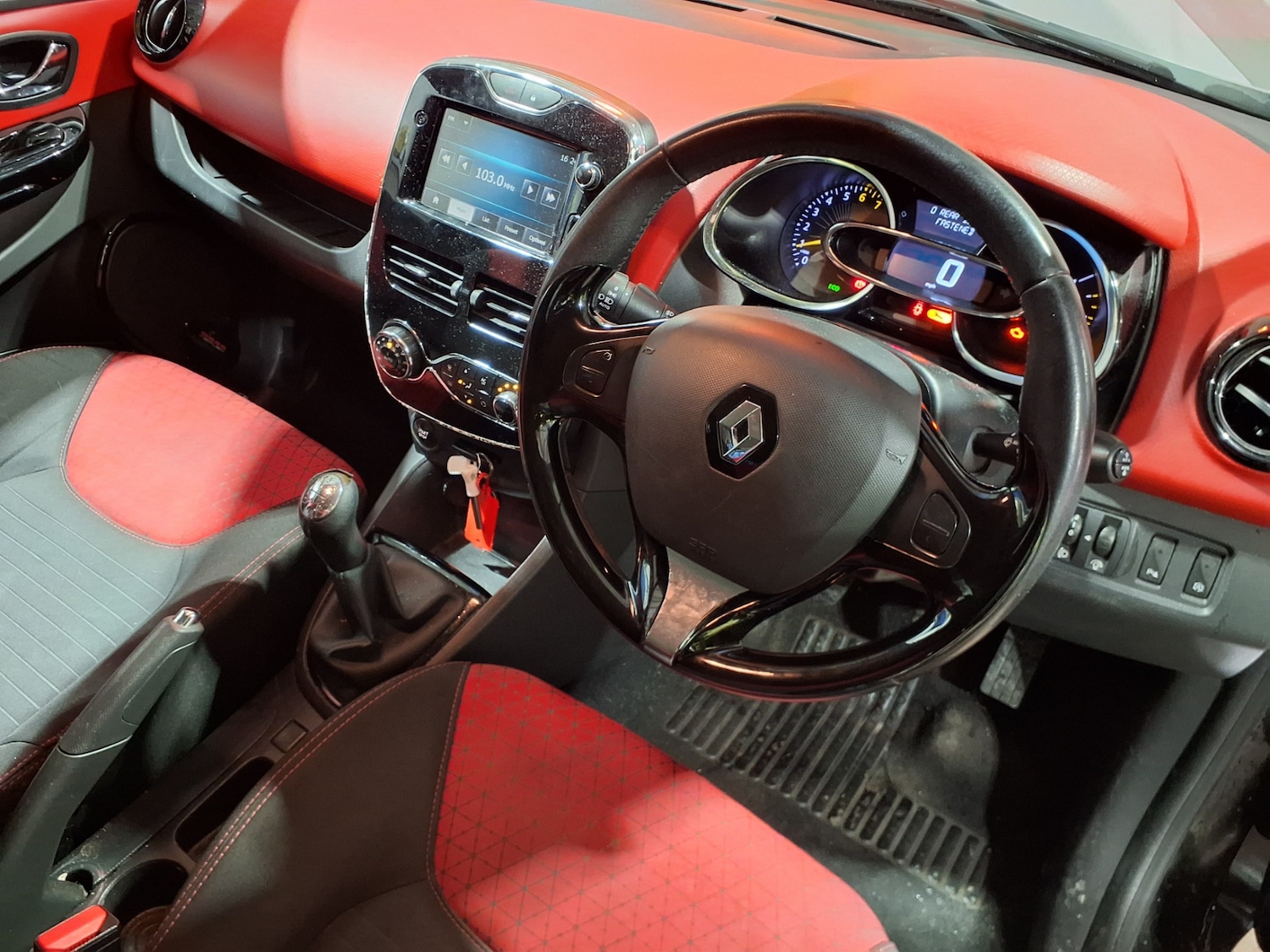 Used Renault Clio 2014 for sale - 77364774: Photo 2