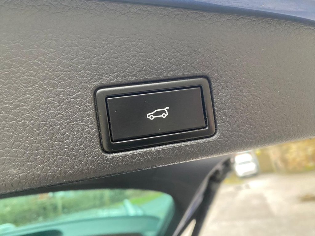 Used Volkswagen Touareg 2016 for sale - 77539605: Photo 20