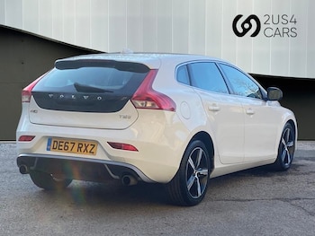 Used Volvo V40 2017 for sale - 77685349: Photo