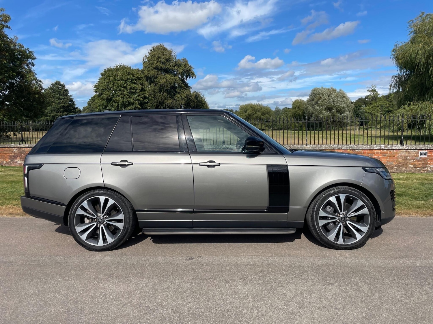 Used Land Rover Range Rover 2018 for sale - 76987689: Photo 2