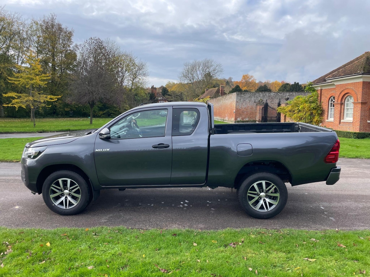 Used Toyota Hilux 2021 for sale - 76473427: Photo 6