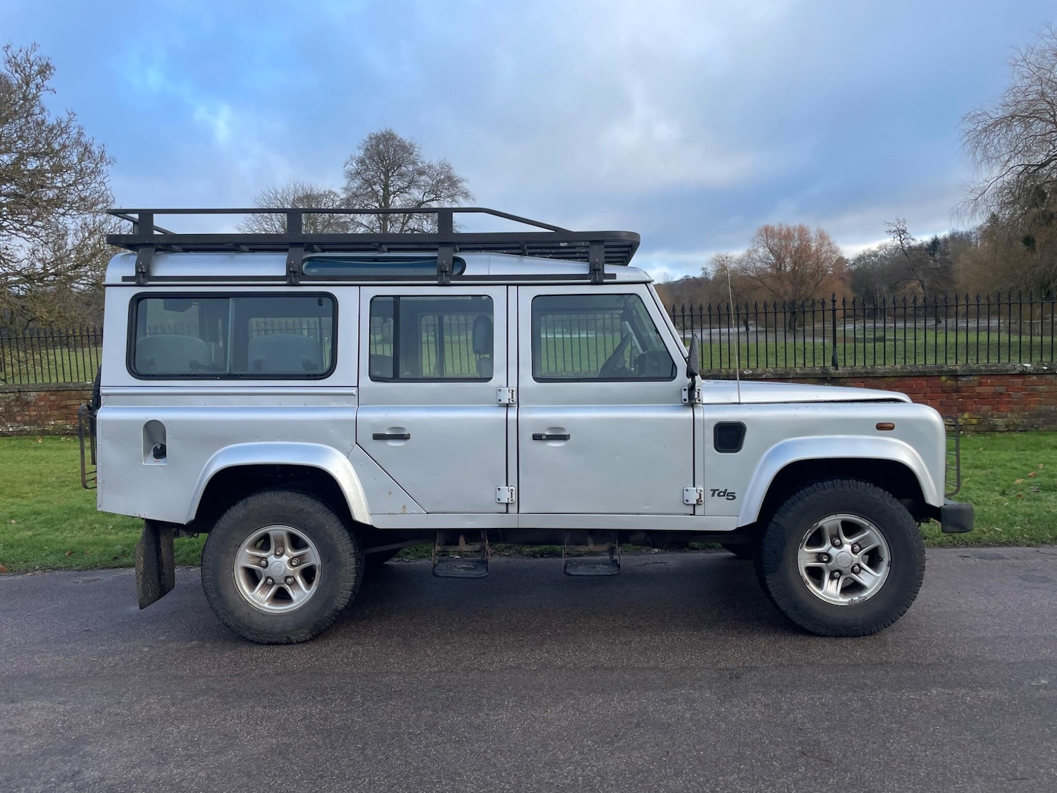 Used Land Rover Defender 2002 for sale - 77163142: Photo 2