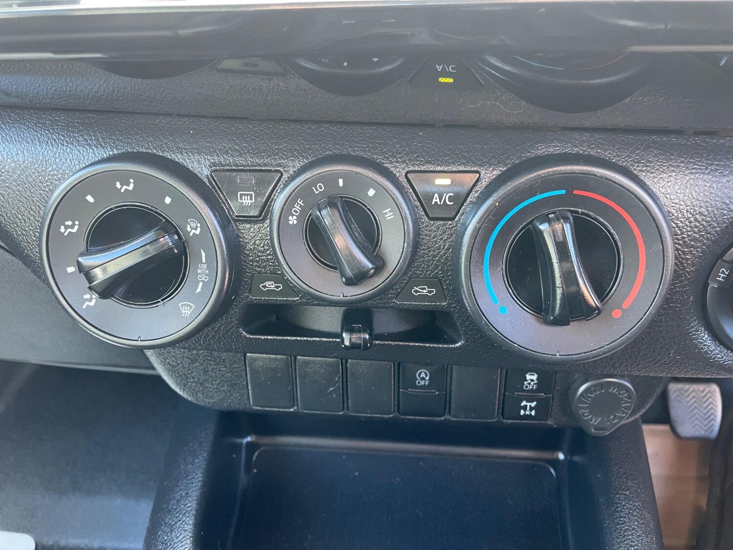 Used Toyota Hilux for sale - 77892101: Photo 8