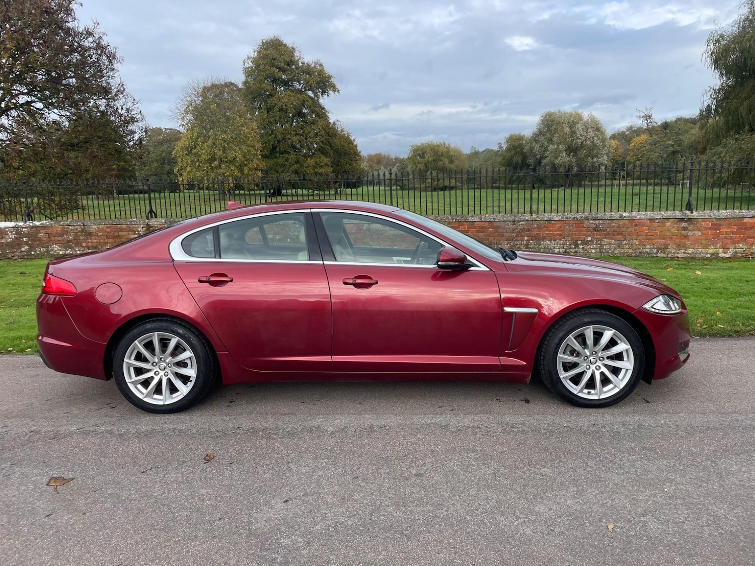 Used Jaguar XF 2013 for sale - 76371084: Photo 2