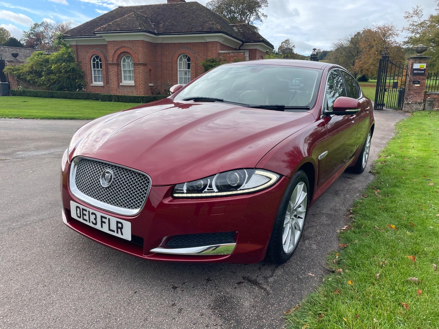 Used Jaguar XF 2013 for sale - 76371084: Photo 5