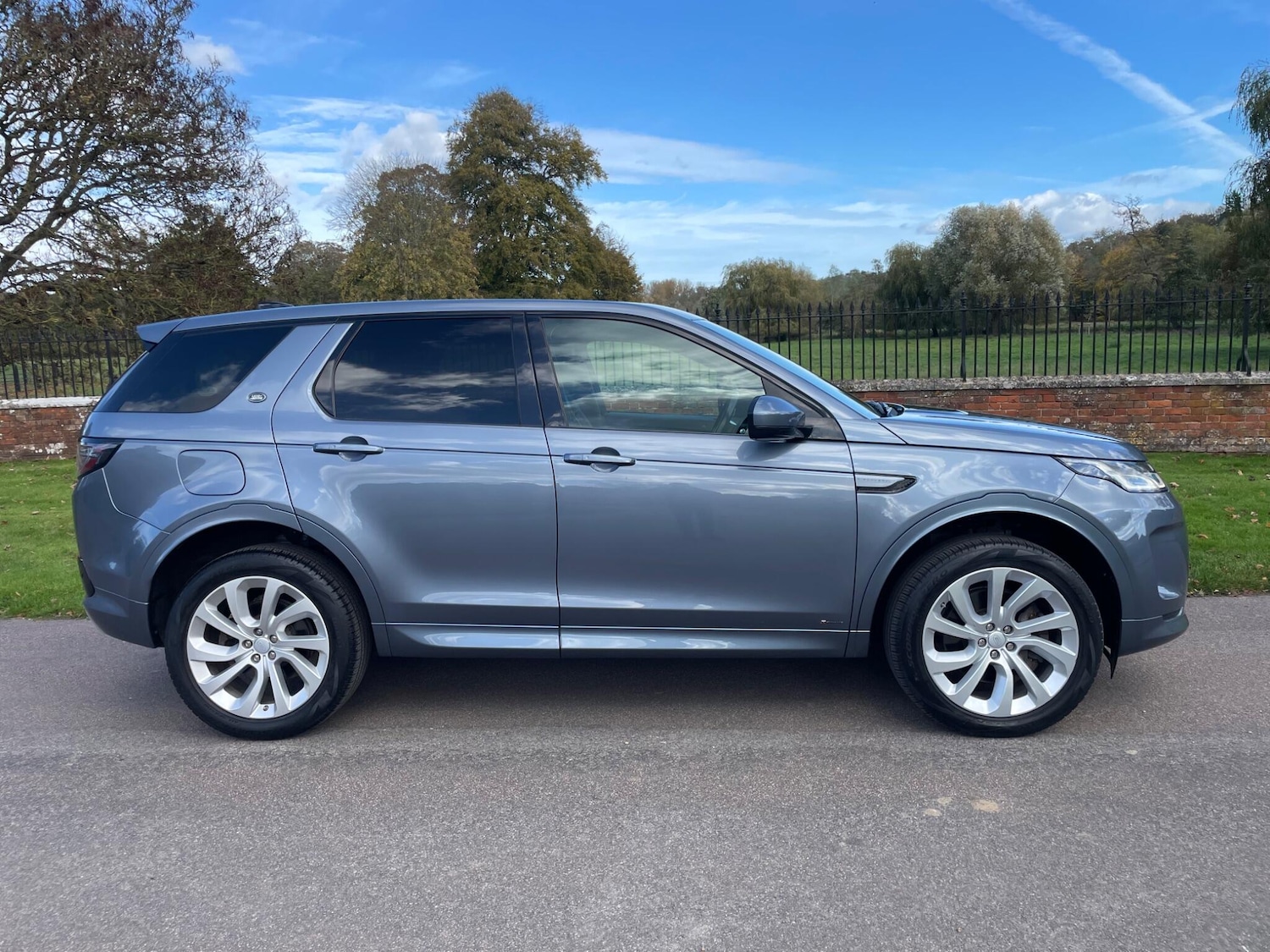 Used Land Rover Discovery Sport 2019 for sale - 76399063: Photo 2