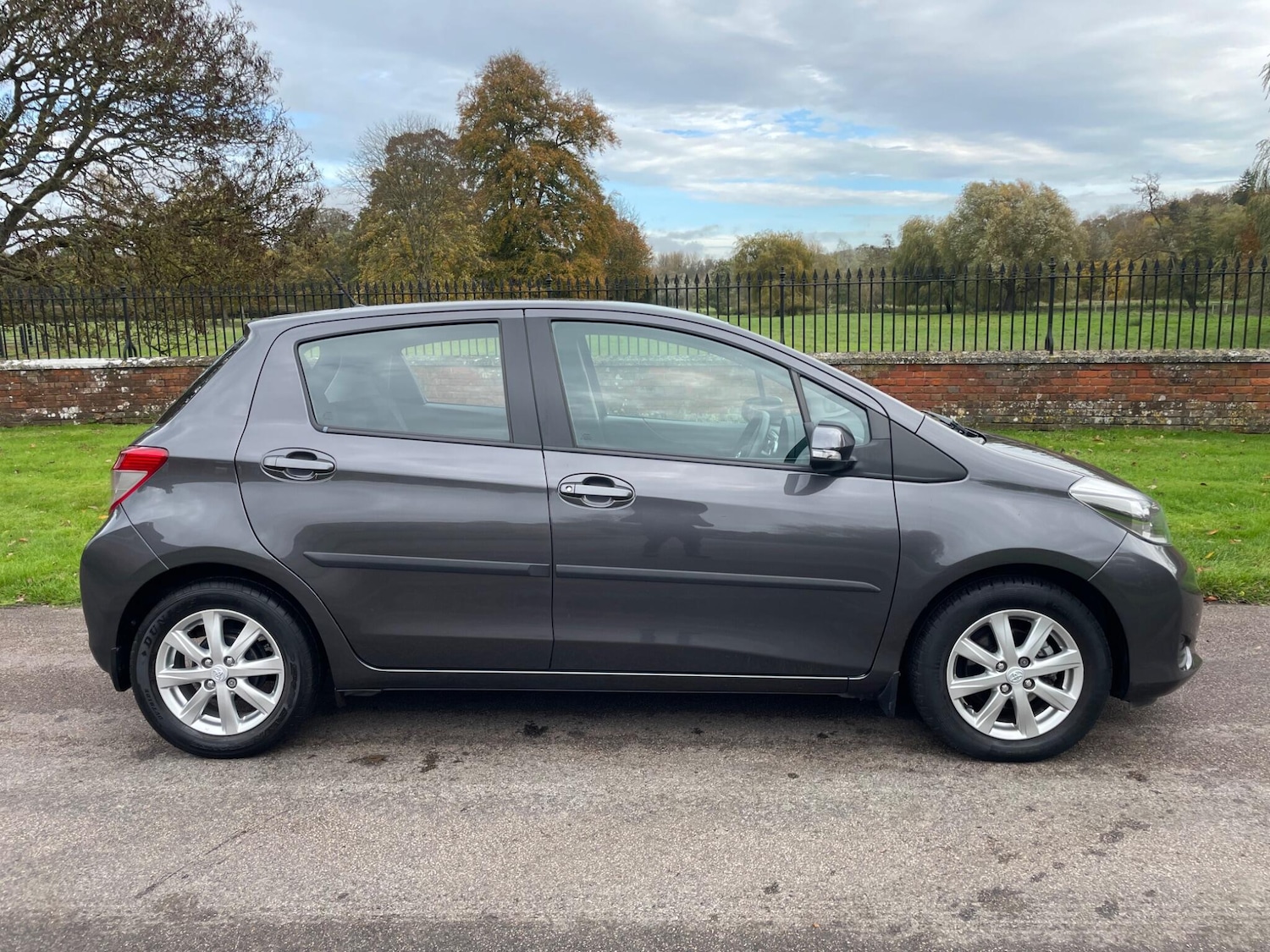 Used Toyota Yaris 2013 for sale - 76472968: Photo 2