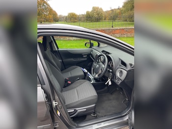 Used Toyota Yaris 2013 for sale - 76472968: Photo