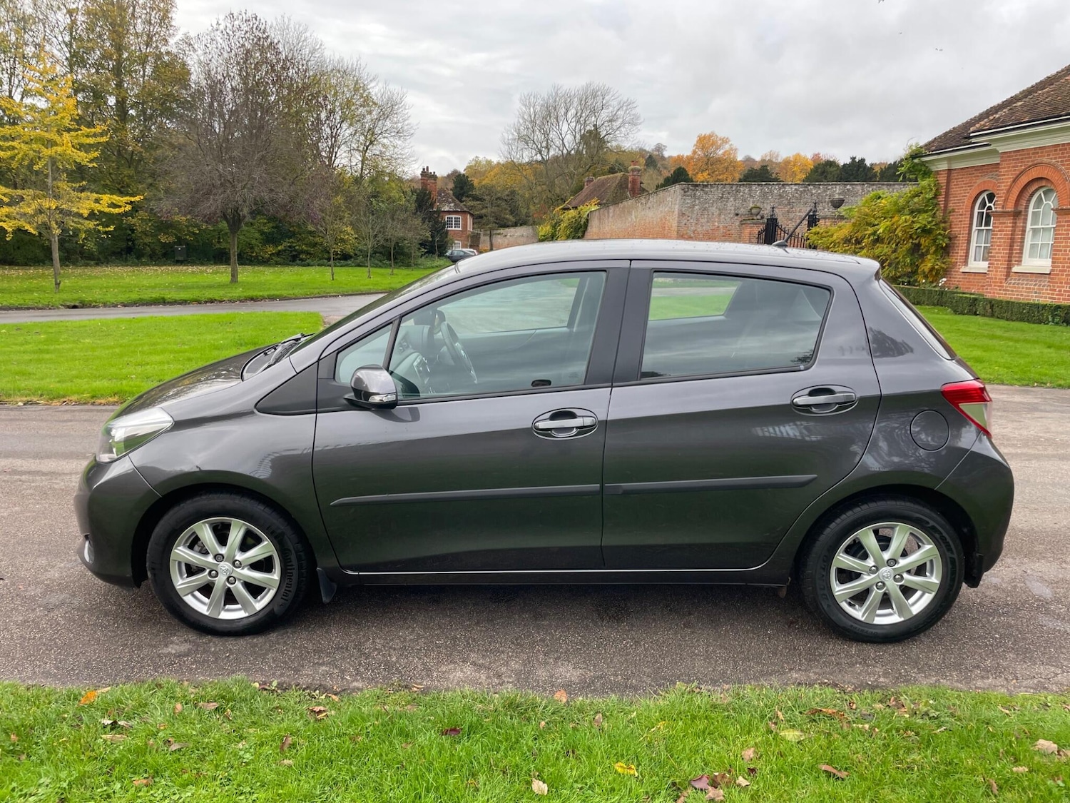 Used Toyota Yaris 2013 for sale - 76472968: Photo 6