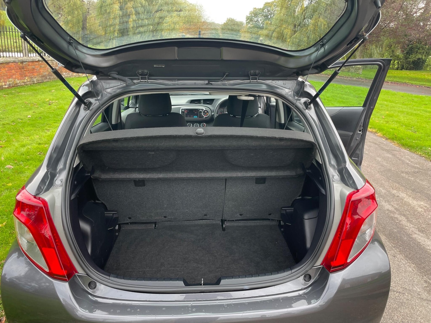 Used Toyota Yaris 2013 for sale - 76472968: Photo 9