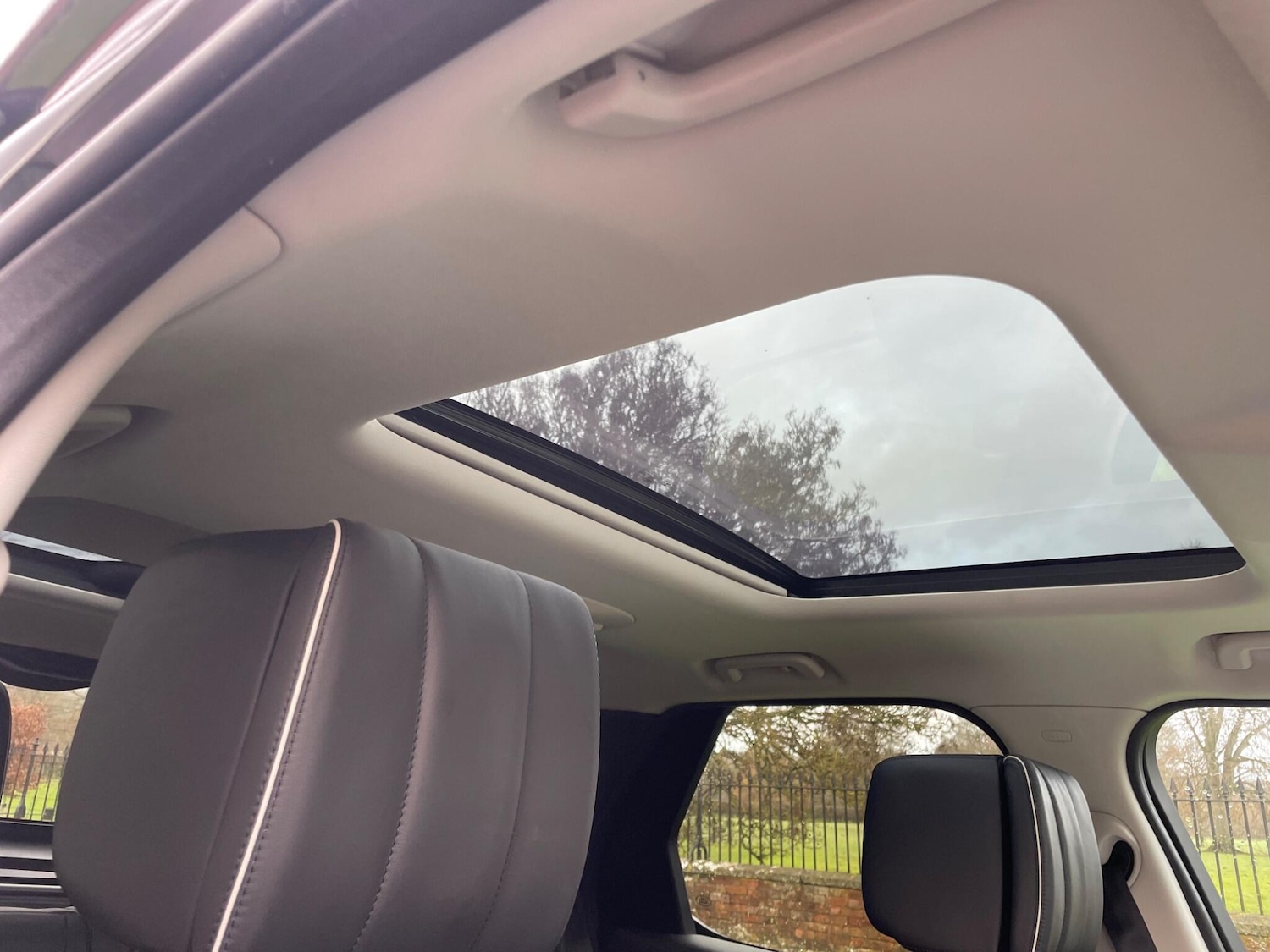 Used Land Rover Discovery 2018 for sale - 76850554: Photo 11