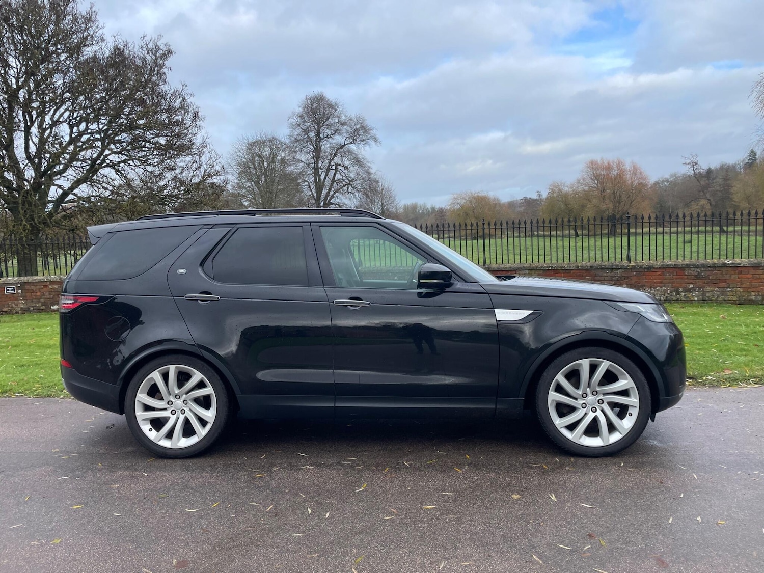 Used Land Rover Discovery 2018 for sale - 76850554: Photo 2