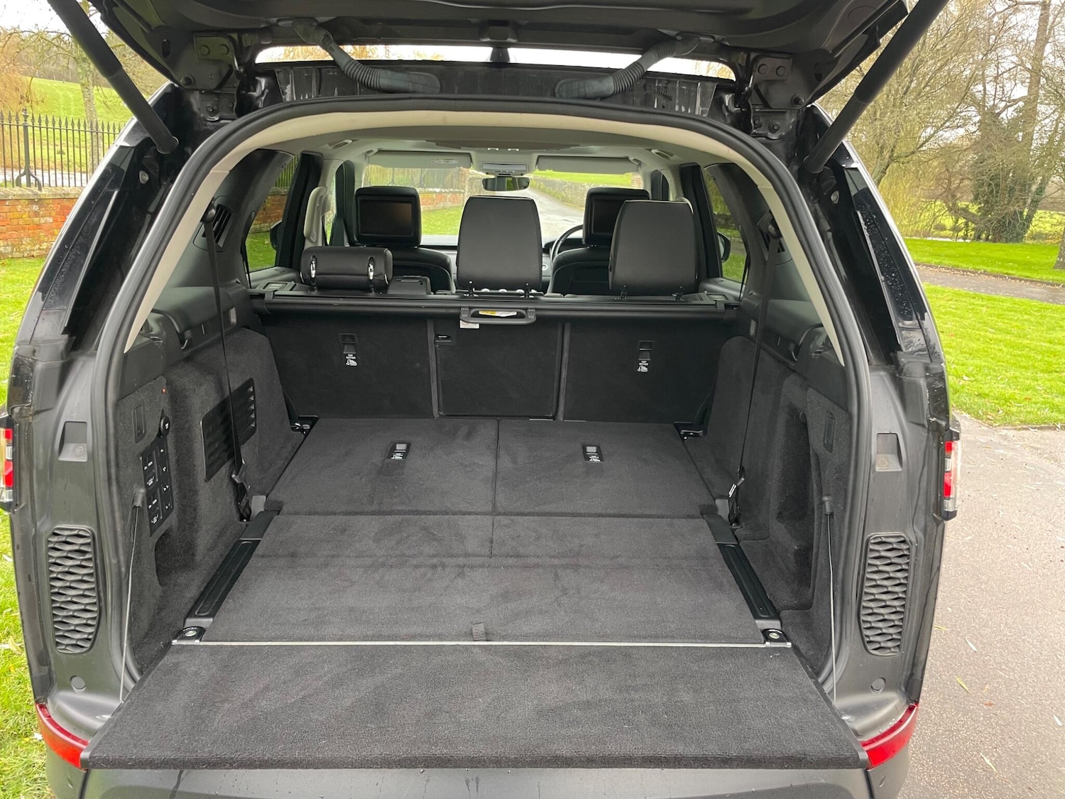 Used Land Rover Discovery 2018 for sale - 76850554: Photo 9