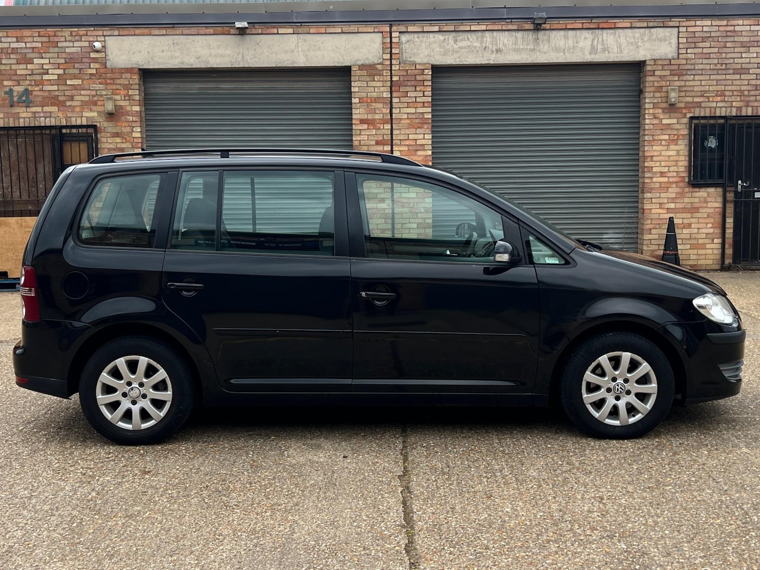 Used Volkswagen Touran 2009 for sale - 76634050: Photo 9