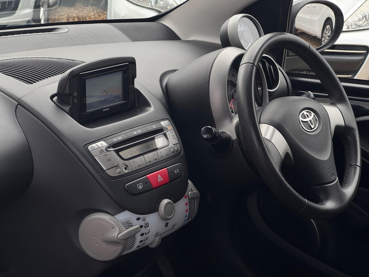 Used Toyota AYGO 2013 for sale - 76632723: Photo 8