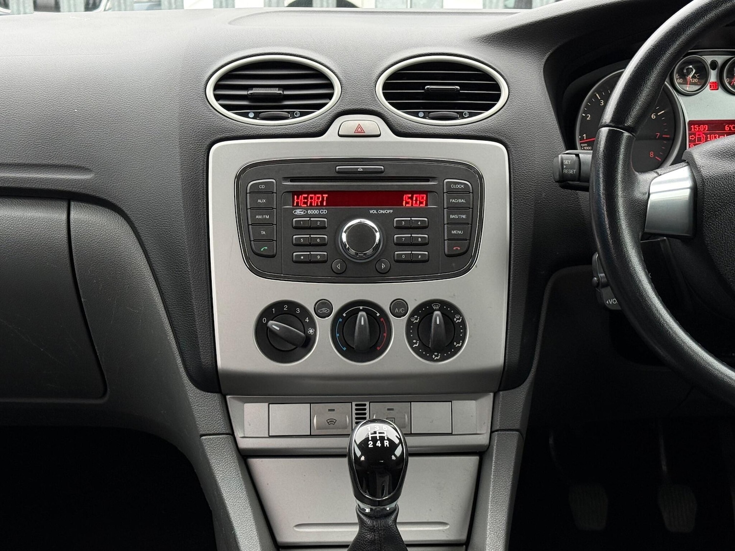 Used Ford Focus 2010 for sale - 77144056: Photo 15