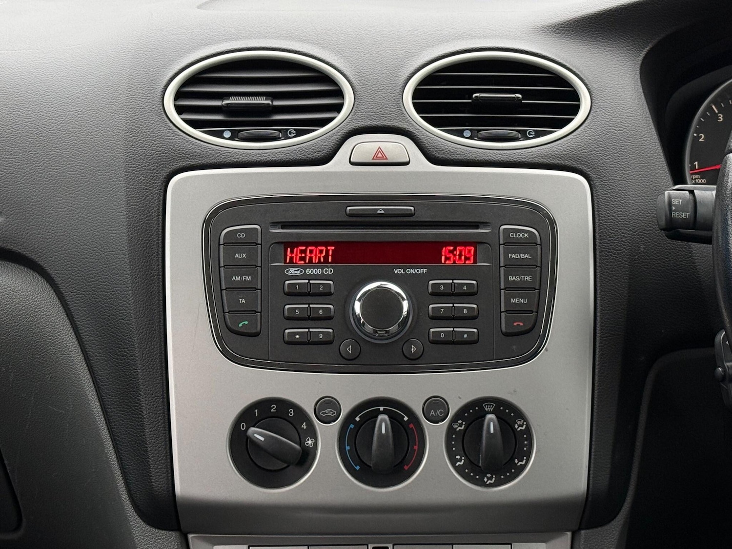 Used Ford Focus 2010 for sale - 77144056: Photo 16