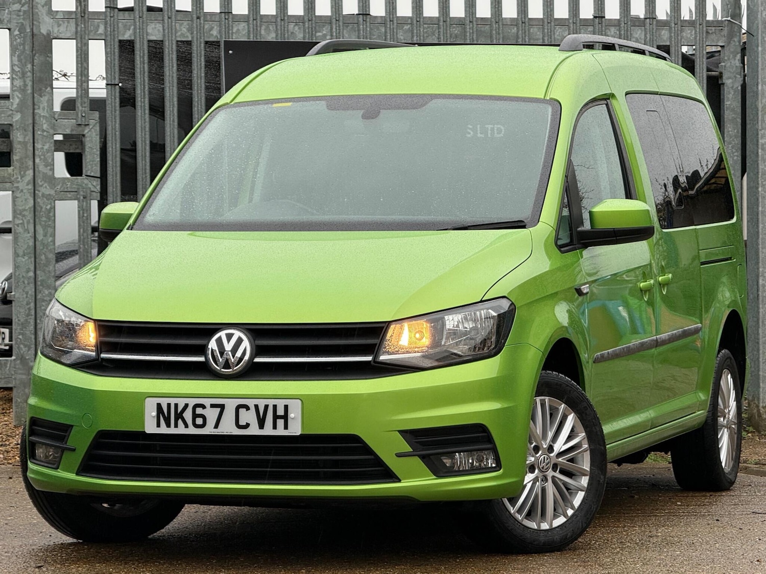 Used Volkswagen Caddy Maxi Life 2017 for sale - 77166975: Photo 4